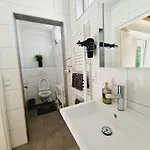 Grosse Wohnung Mit Zwei Schlafzimmern Und Terrasse In Bonn Apartment Bonn