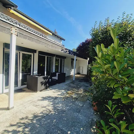 Grosse Wohnung Mit Zwei Schlafzimmern Und Terrasse In Bonn Бонн