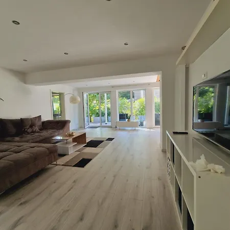 アパート Grosse Wohnung Mit Zwei Schlafzimmern Und Terrasse In Bonn