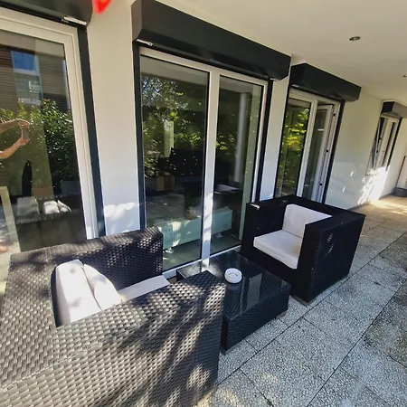 Апартаменты Grosse Wohnung Mit Zwei Schlafzimmern Und Terrasse In Bonn *