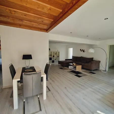 Grosse Wohnung Mit Zwei Schlafzimmern Und Terrasse In Bonn Апартаменты Бонн