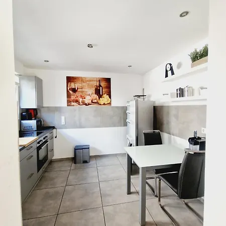 Appartement Grosse Wohnung Mit Zwei Schlafzimmern Und Terrasse In Bonn *