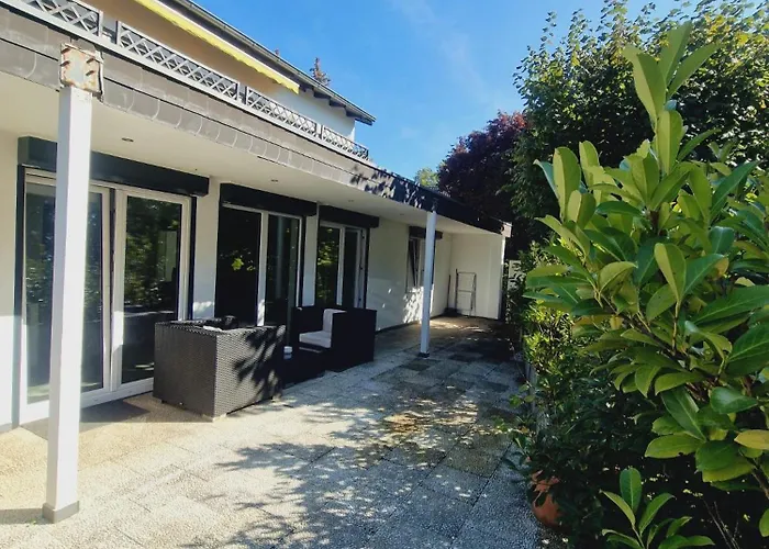 Grosse Wohnung Mit Zwei Schlafzimmern Und Terrasse In Bonn Бонн