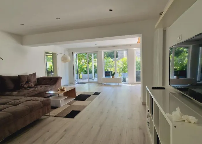 公寓 Grosse Wohnung Mit Zwei Schlafzimmern Und Terrasse In Bonn