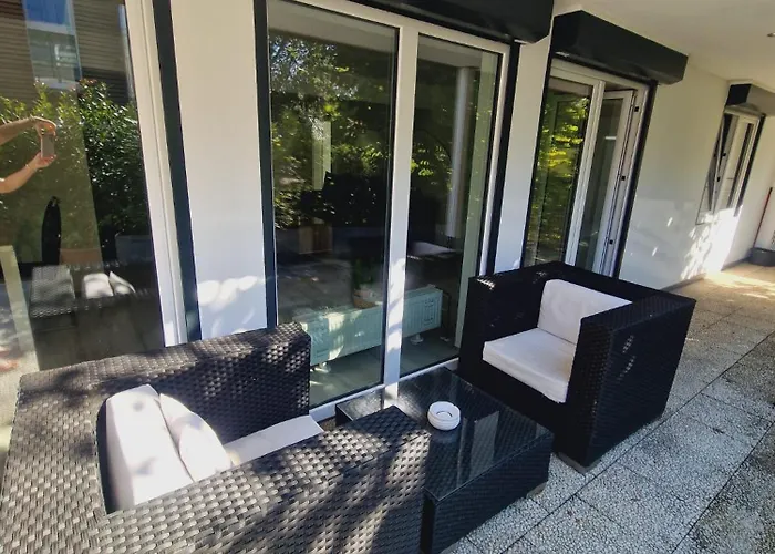 Апартаменты Grosse Wohnung Mit Zwei Schlafzimmern Und Terrasse In Bonn *