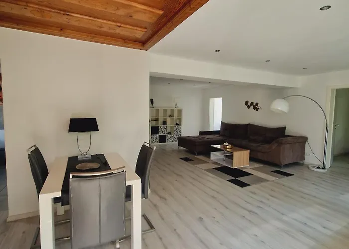 Grosse Wohnung Mit Zwei Schlafzimmern Und Terrasse In Bonn 公寓 波恩