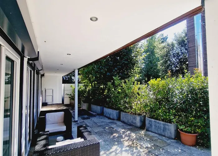 Grosse Wohnung Mit Zwei Schlafzimmern Und Terrasse In Bonn *