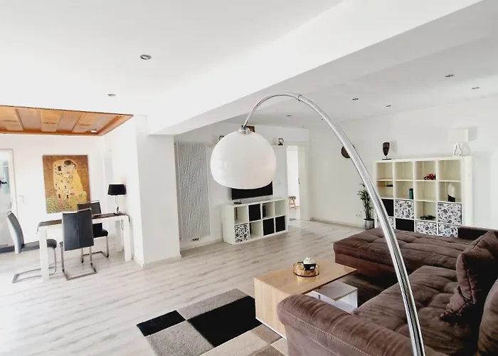 Grosse Wohnung Mit Zwei Schlafzimmern Und Terrasse In Bonn Lägenhet Bonn