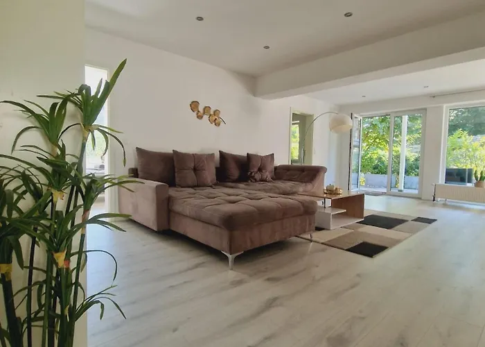 Grosse Wohnung Mit Zwei Schlafzimmern Und Terrasse In Bonn * Bonn