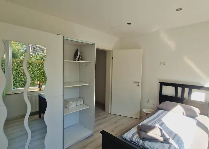 Grosse Wohnung Mit Zwei Schlafzimmern Und Terrasse In Bonn Апартаменты *